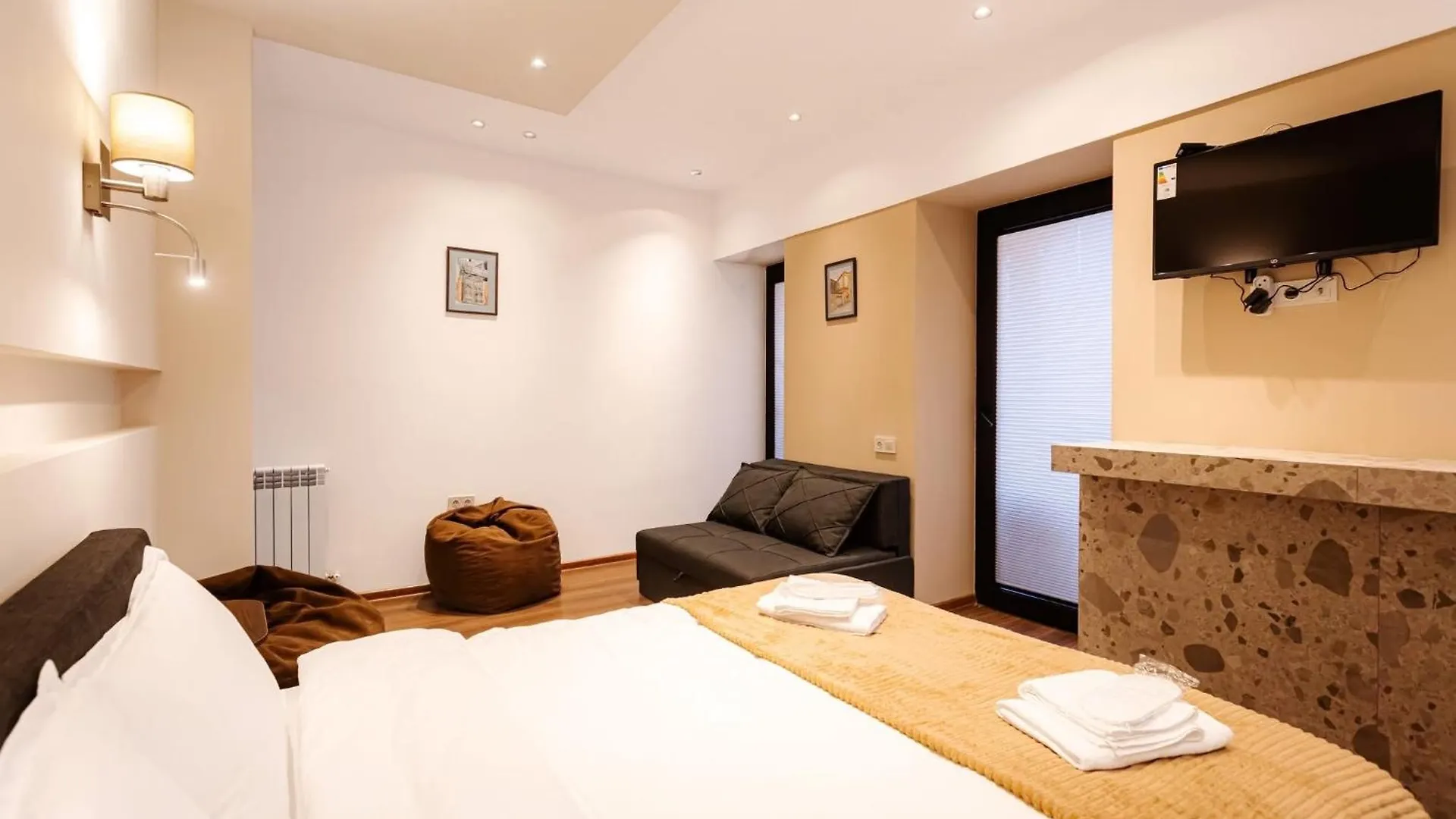 Apart Meidani - Stylish Old Town Apartment With Balcony & Synagogue View Tbilisi Georgia
